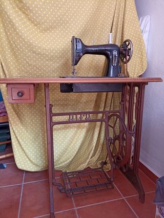 Maquina de coser antigua