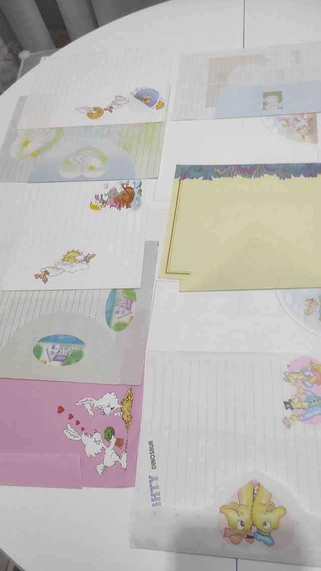 Tres lotes de 10 hojas cada uno y sobres