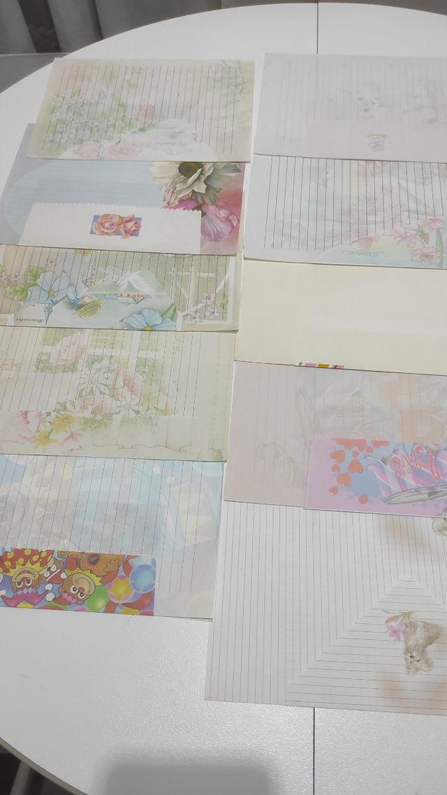 Tres lotes de 10 hojas cada uno y sobres