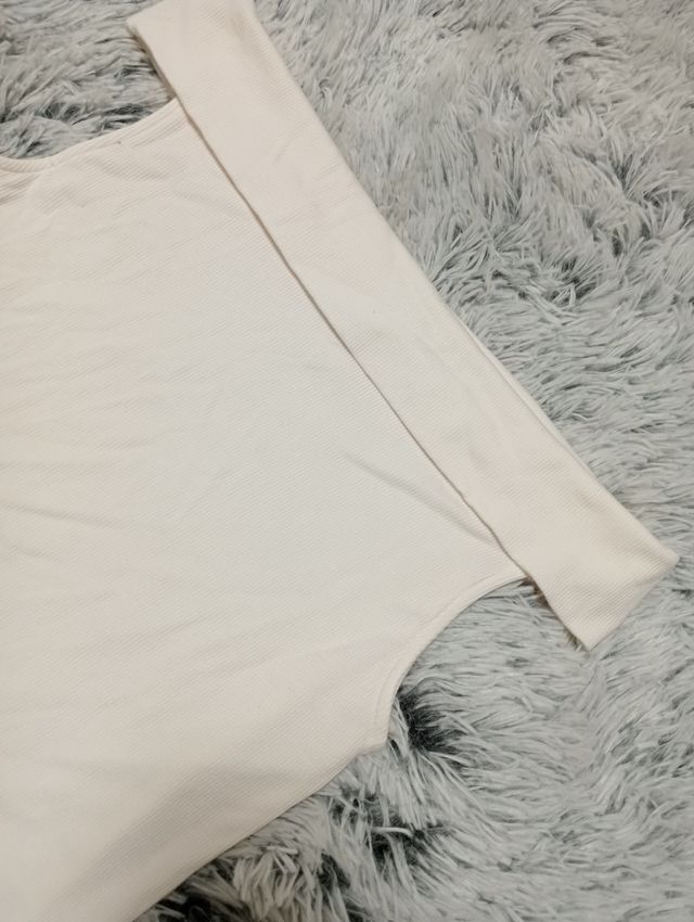 Camiseta hombros descubiertos talla M