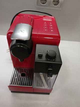 Cafetera Nespresso DeLongui