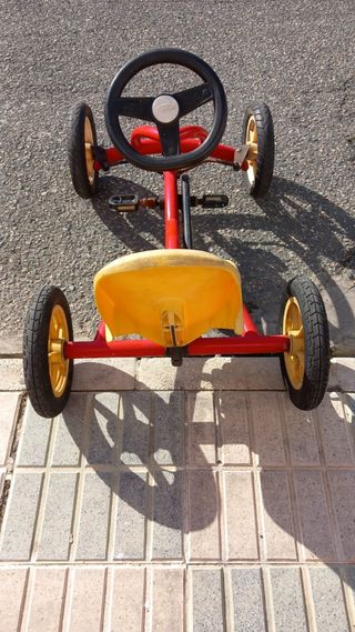 Coche de pedales