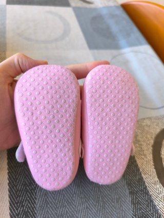 Zapatos rosas para bebé talla 20