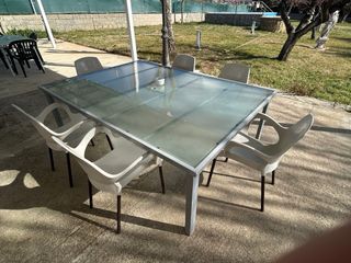 Gran mesa de jardin