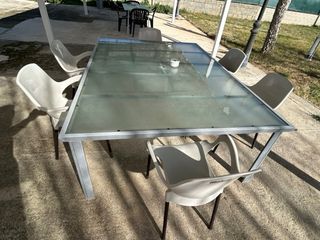 Gran mesa de jardin