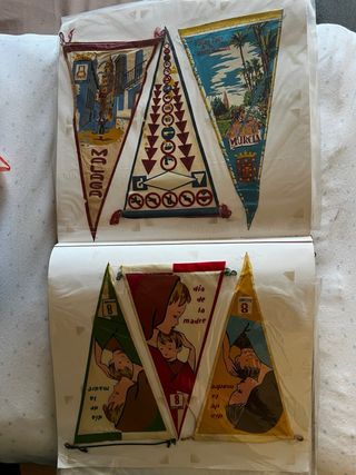 ALBUM CON 96 BANDERINES AÑOS 60