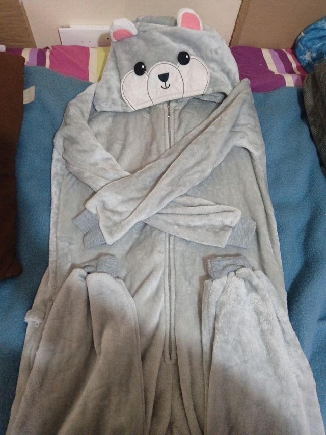 Pijama enterizo de oso gris