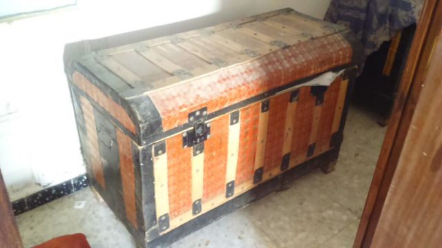 Baúles de chapa y madera