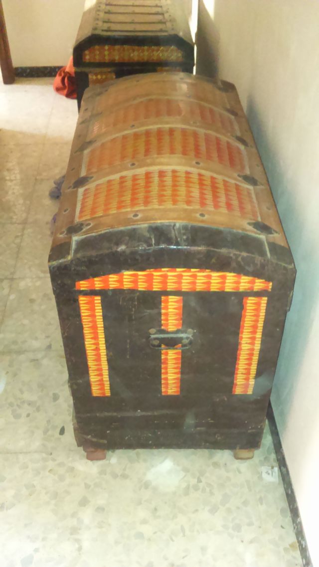 Baúles de chapa y madera