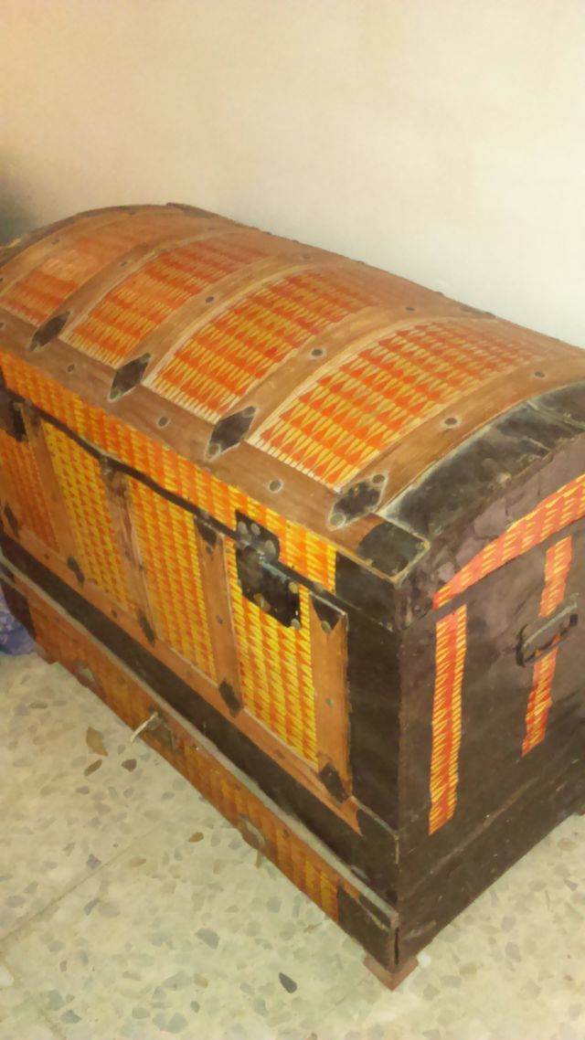 Baúles de chapa y madera