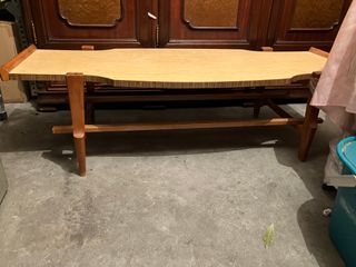 Mesa baja de centro antigua para salón.