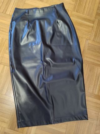 Falda midi cuero