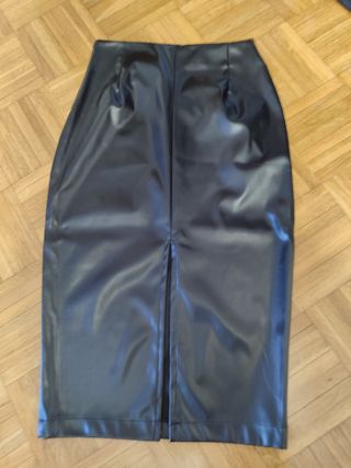 Falda midi cuero