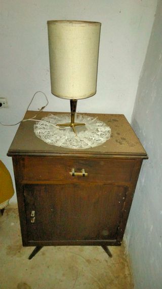 Comodini e lampade antichi