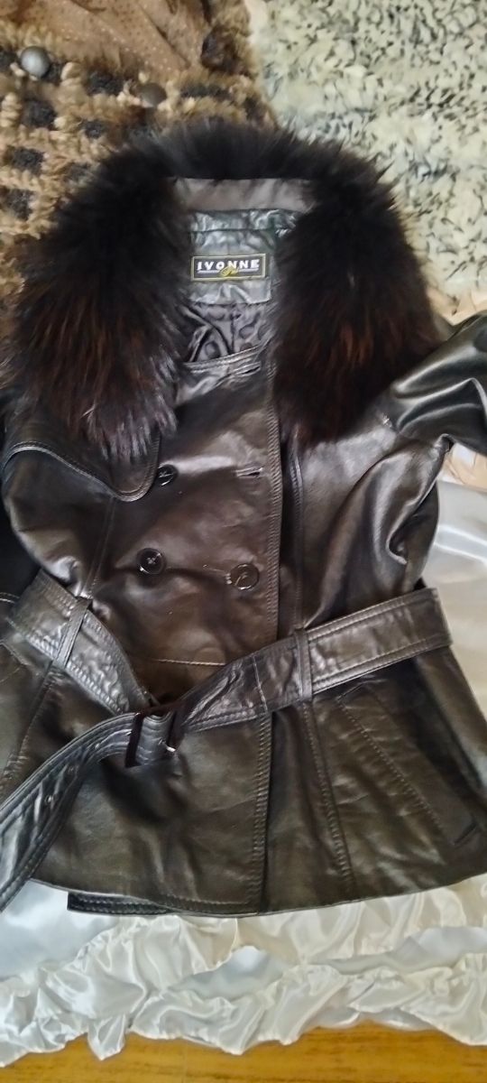  Chaquetón de cuero cien por cien piel 