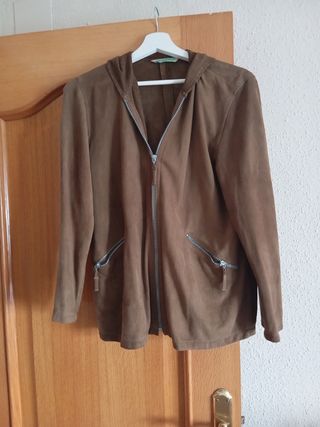 Chaqueta de ante con capucha 