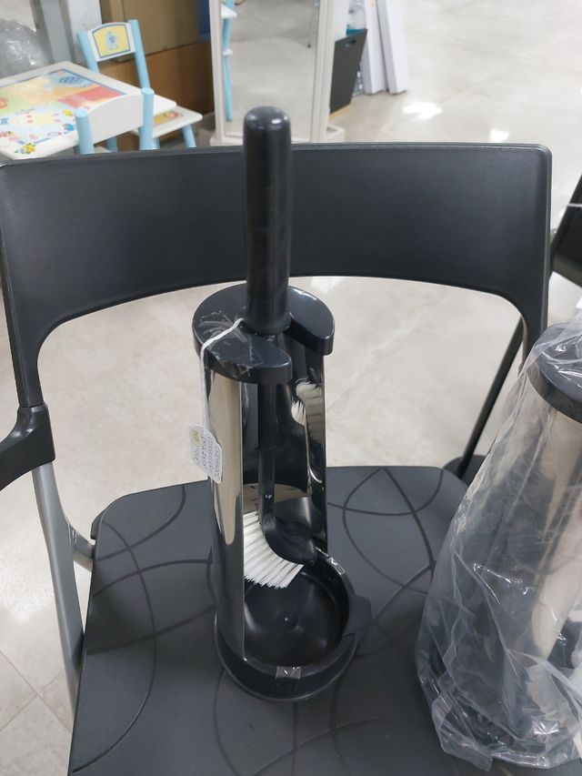 Escobillero abs plata negro