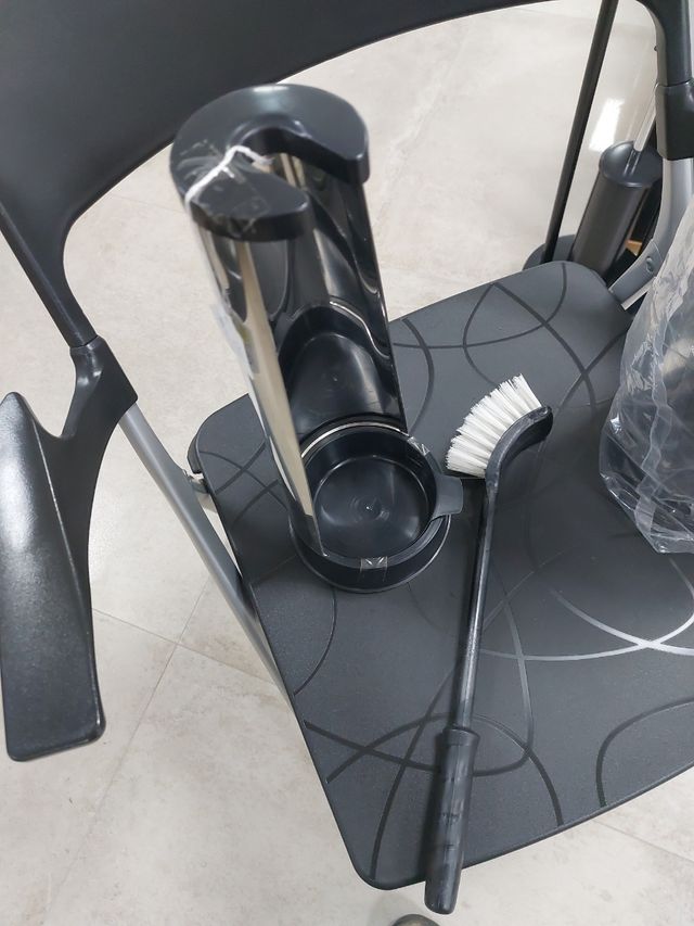 Escobillero abs plata negro