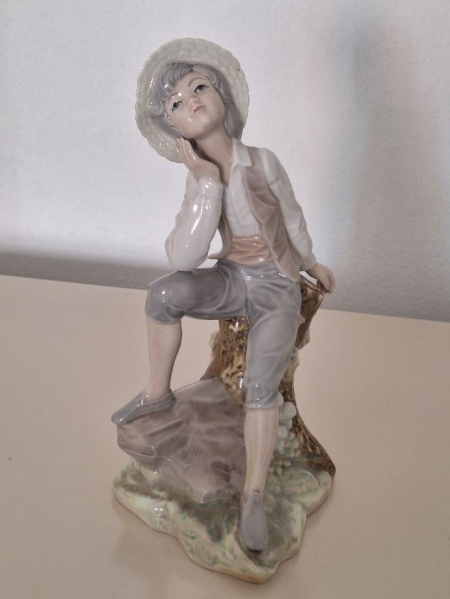 Figura de niño marca Tengra