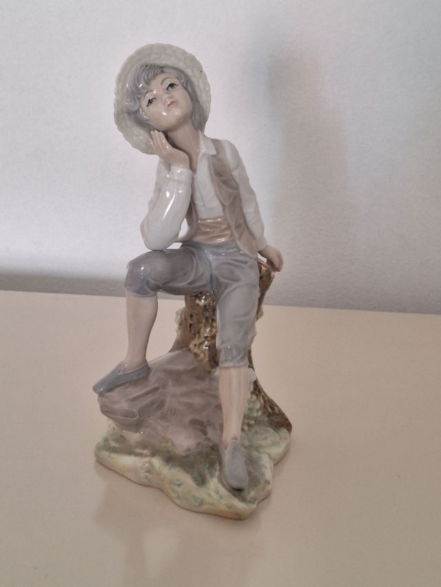 Figura de niño marca Tengra