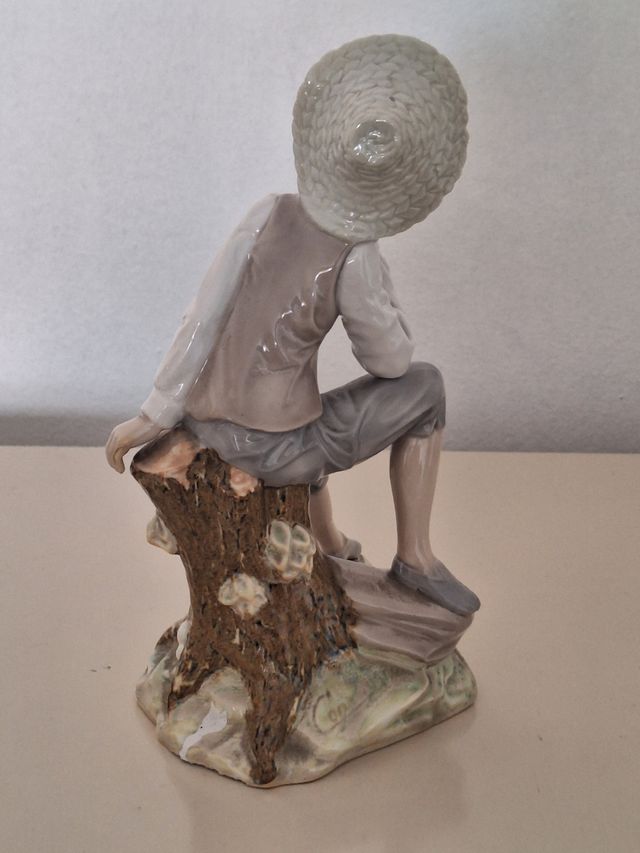 Figura de niño marca Tengra