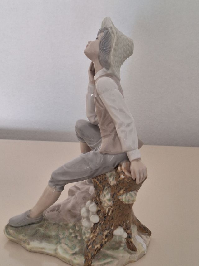 Figura de niño marca Tengra