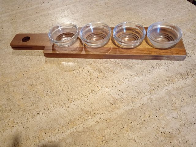 Tagliere in legno porta salse