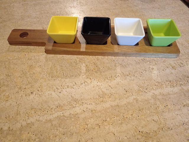 Tagliere in legno porta salse