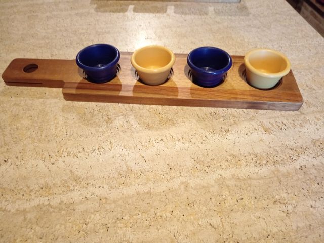 Tagliere in legno porta salse