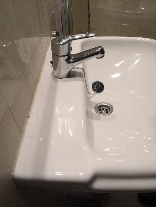 Lavabo Roca Roca senza rubinetto