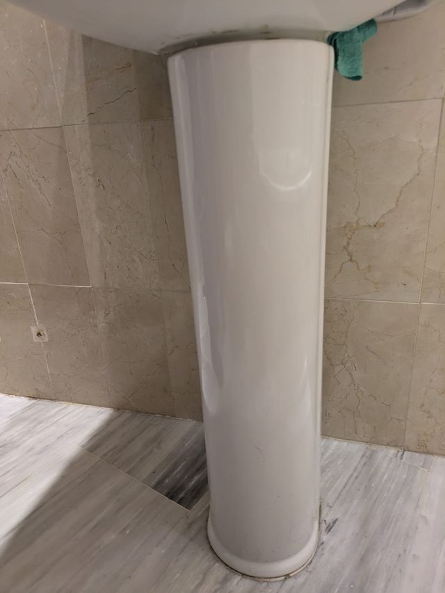 Lavabo Roca Roca senza rubinetto