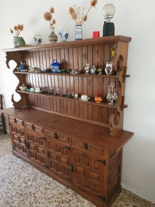 Mueble  aparador estilo castellano. Madera maciza