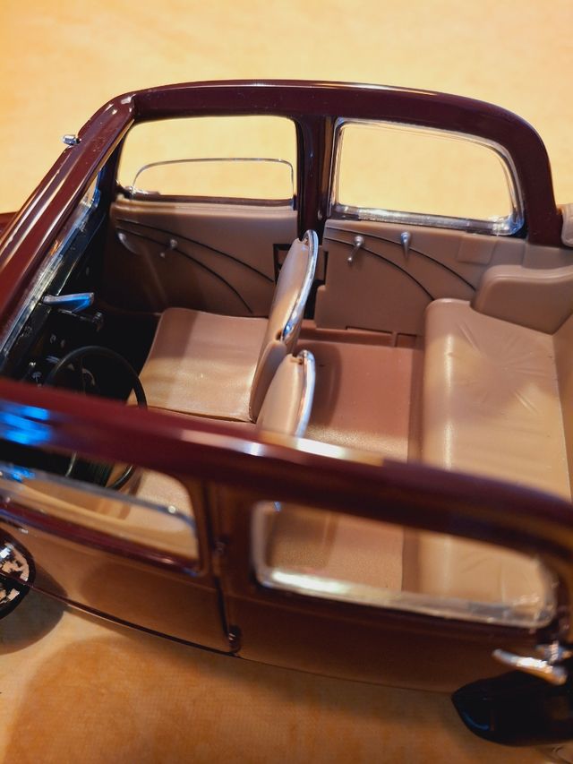 Coche de época Citroen 1938. 1:18