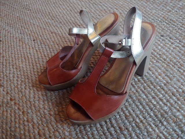 Sandalia cuero de tacon talla 38