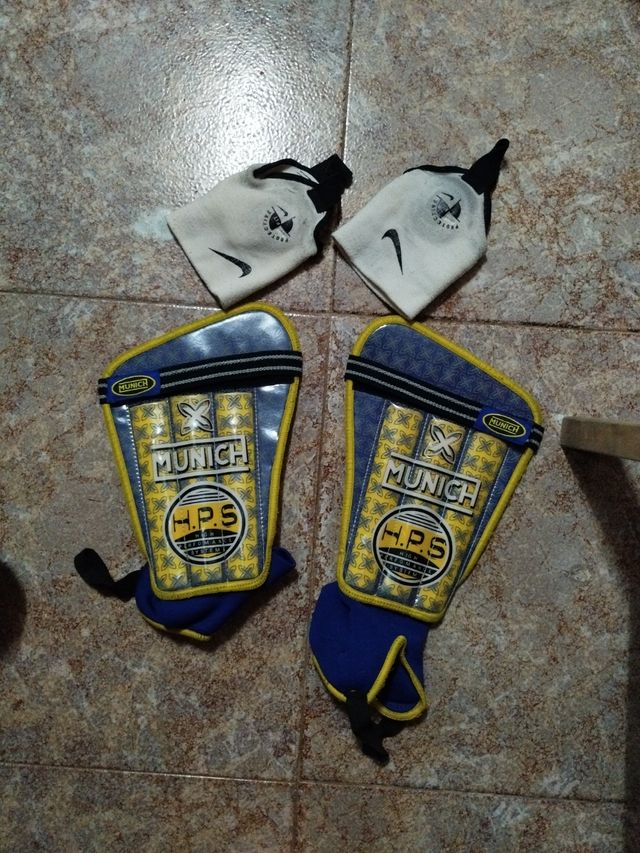 Protecciones futbol Munich y Nike