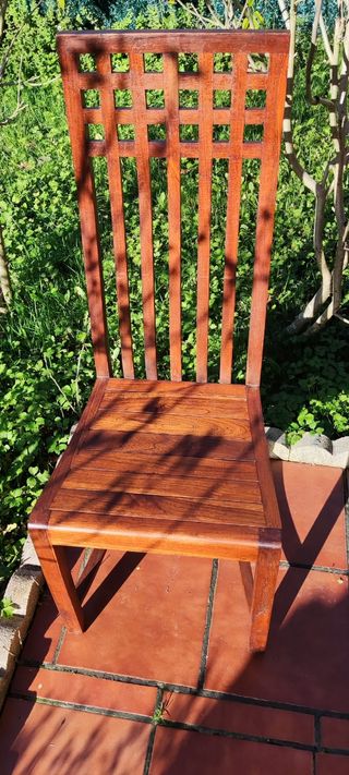 Sillas de madera de elondo