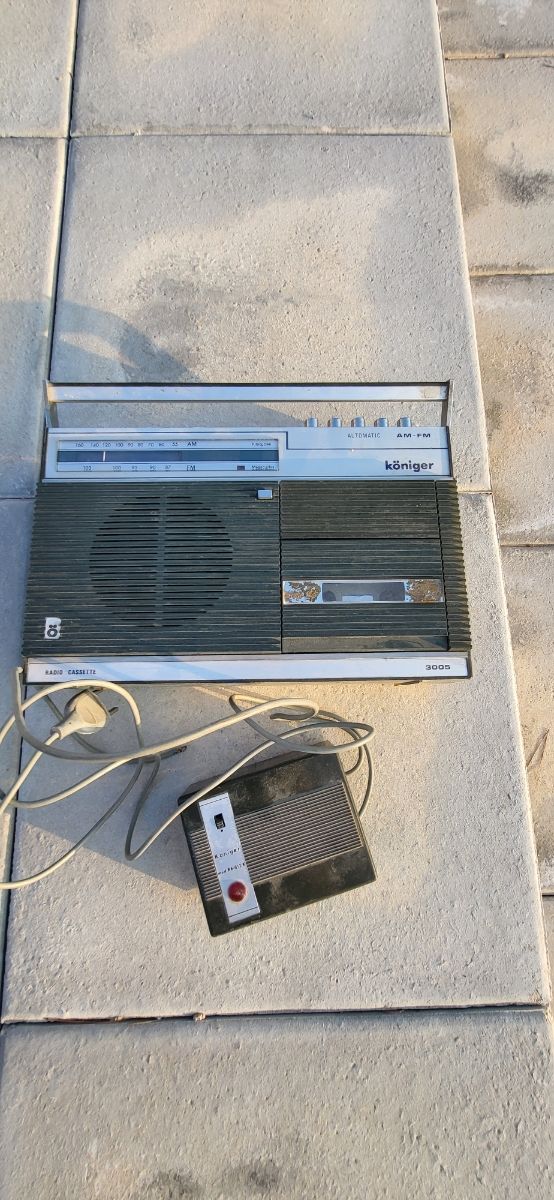 Radio casette antiguo koniger