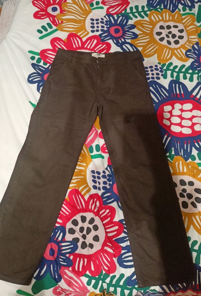 Pantalón marrón Stradivarius