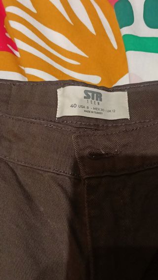 Pantalón marrón Stradivarius