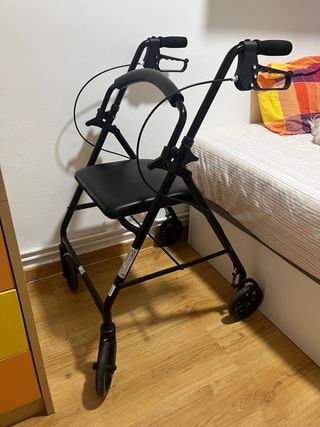 Andador con ruedas y sillón