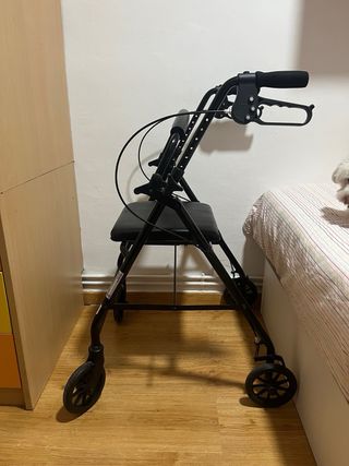 Andador con ruedas y sillón