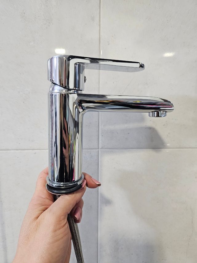 Grifos de lavabos modernos seminuevos