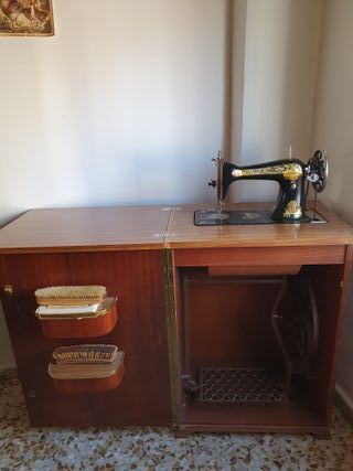 Máquina de coser antigua SINGER  con mueble