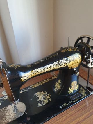 Máquina de coser antigua SINGER  con mueble