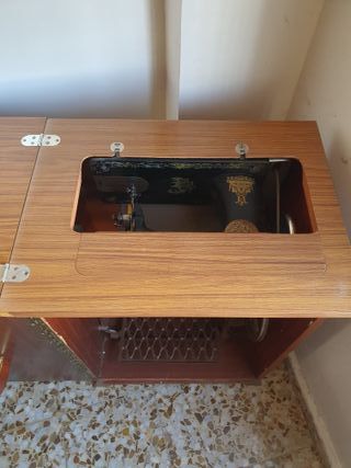 Máquina de coser antigua SINGER  con mueble
