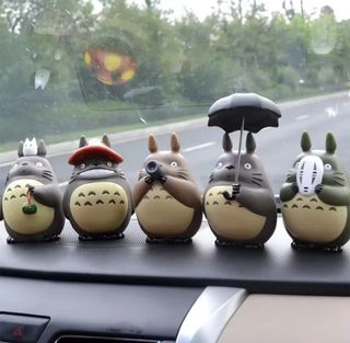 Figura Totoro toma biberón