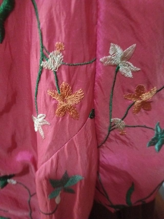 Vestido bordado y forrado entero