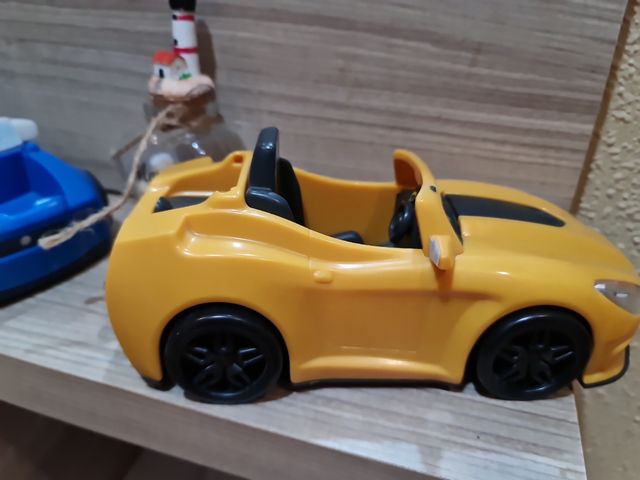 Coches poli y ladron