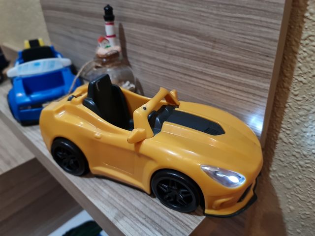 Coches poli y ladron