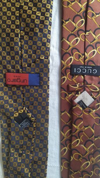 Lotto 2 cravatte Gucci e Ungaro